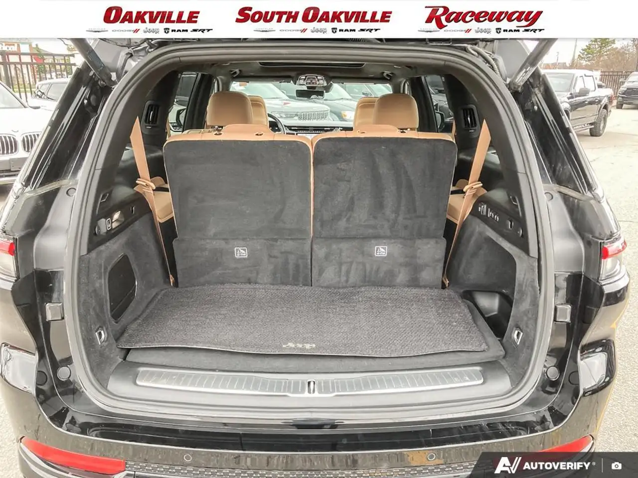 Jeep Grand Cherokee - Image 12