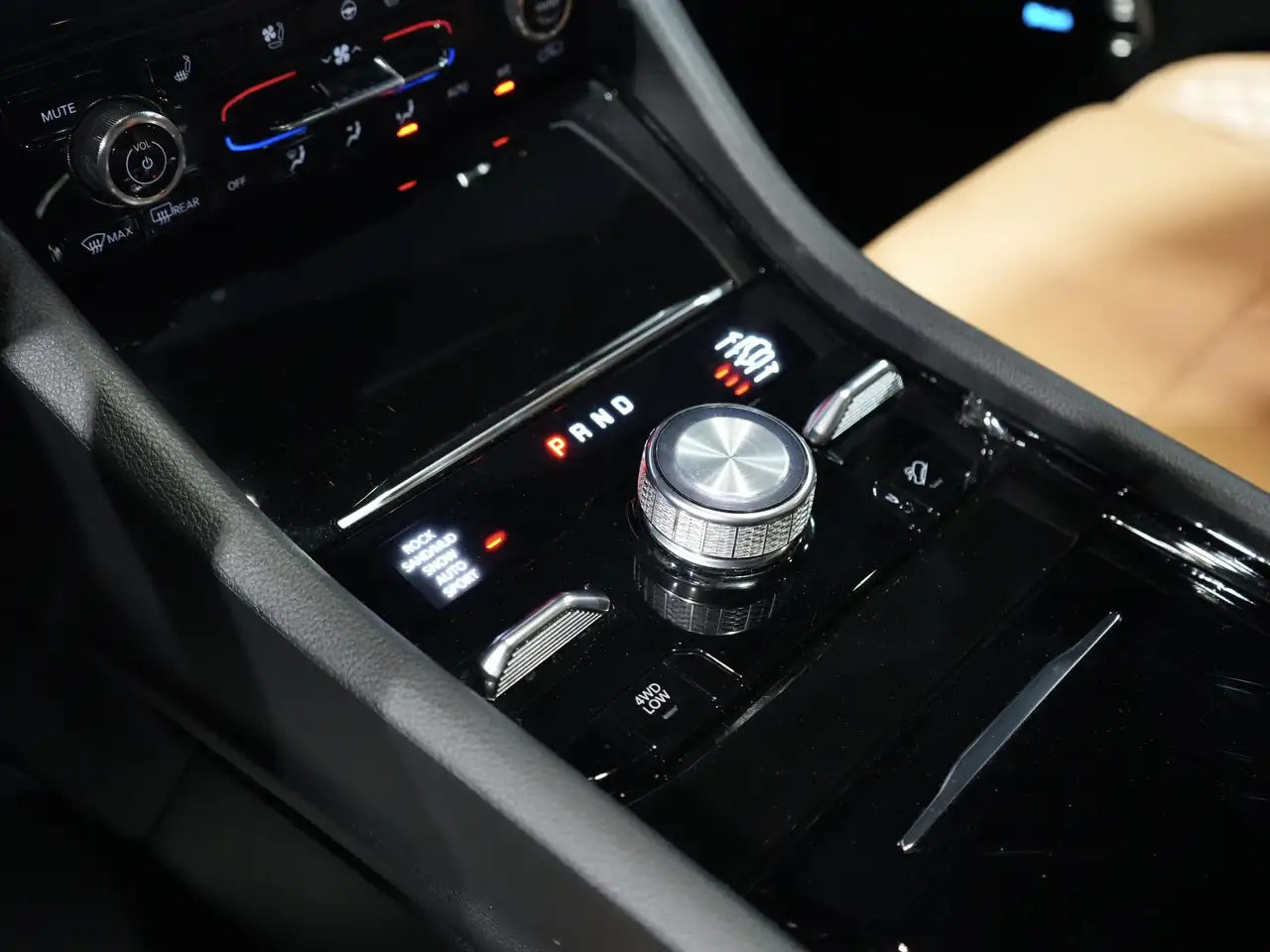 Jeep Grand Cherokee - Image 17