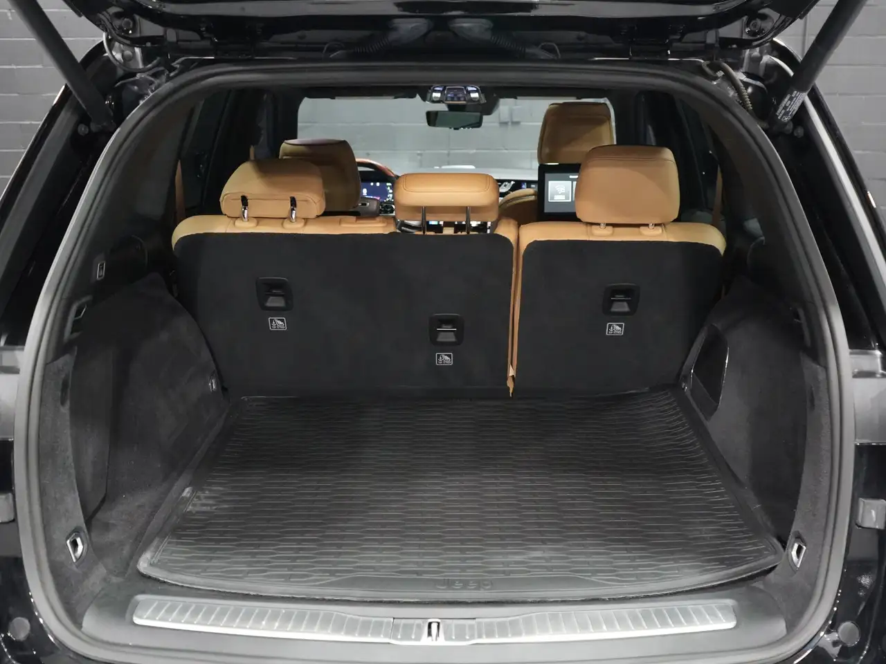 Jeep Grand Cherokee - Image 34