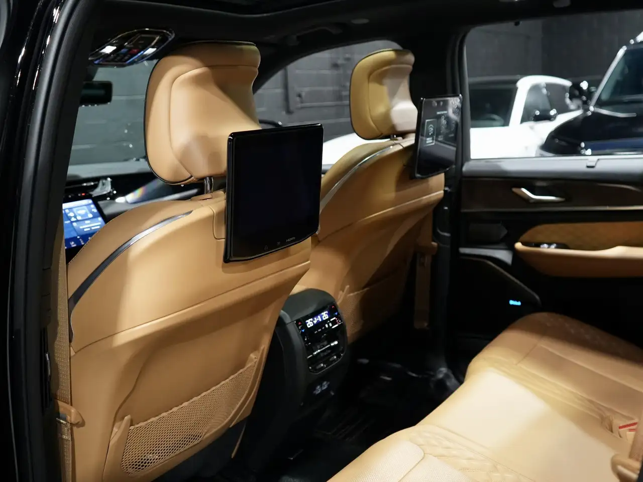 Jeep Grand Cherokee - Image 50