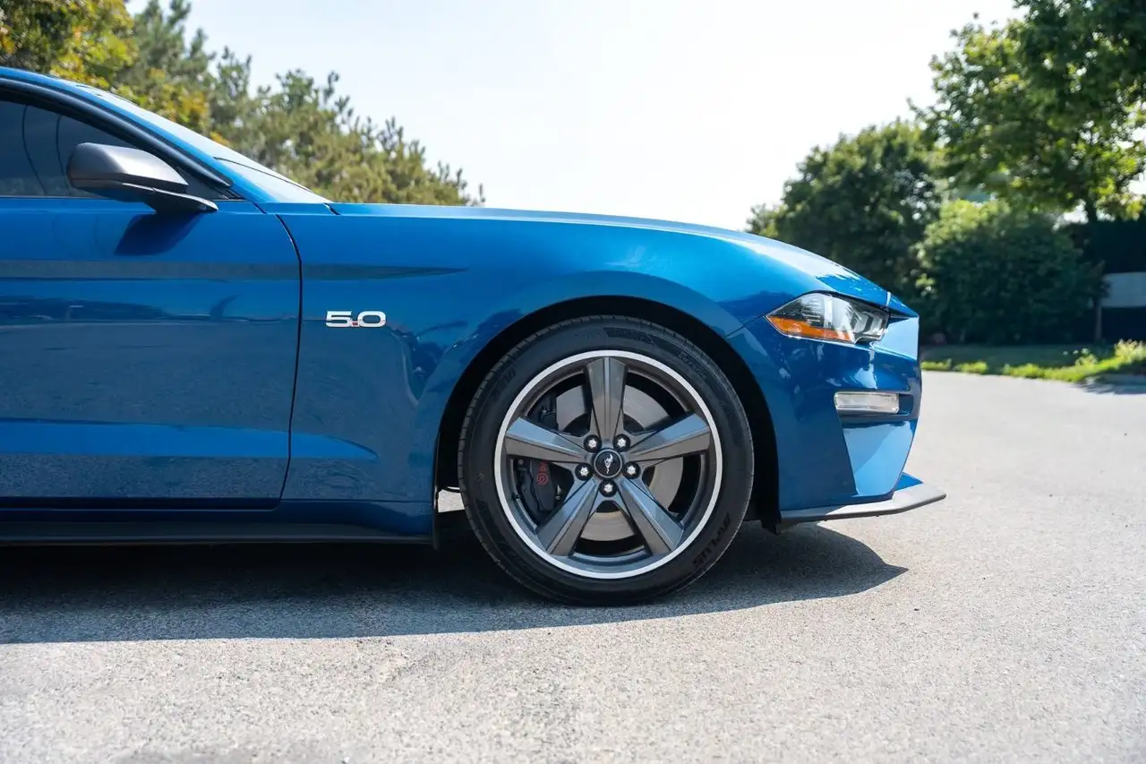 Ford Mustang - Image 5