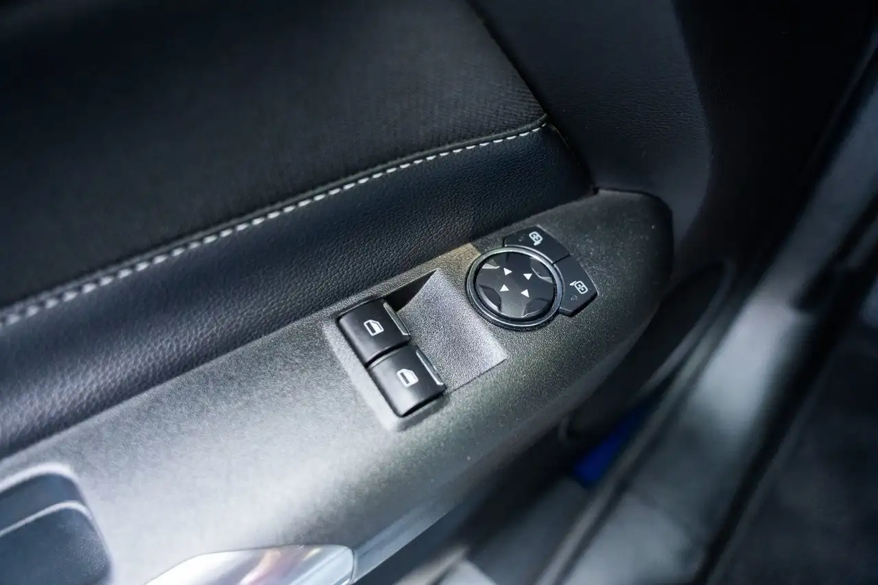 Ford Mustang - Image 22