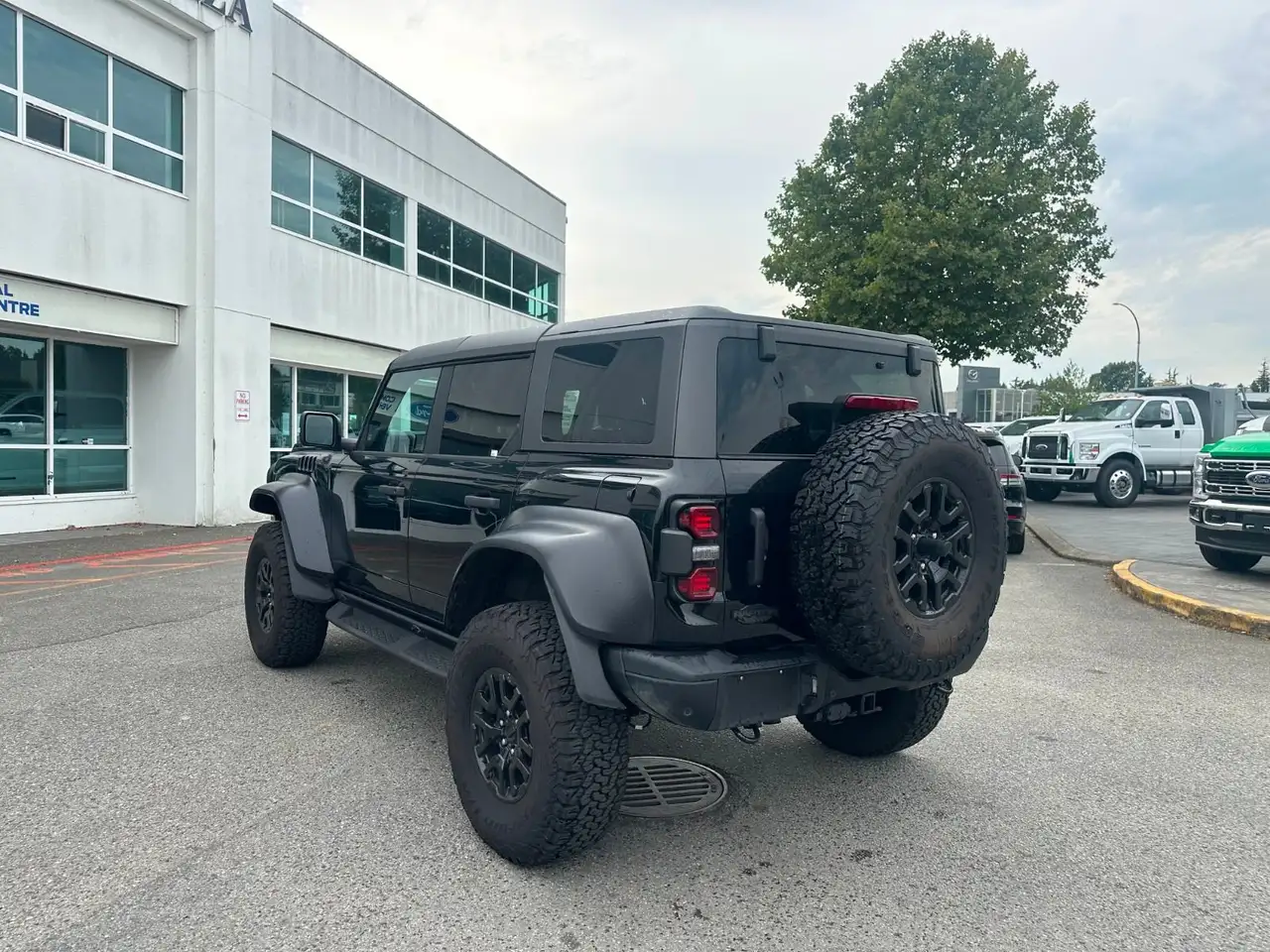 Ford Bronco - Image 7