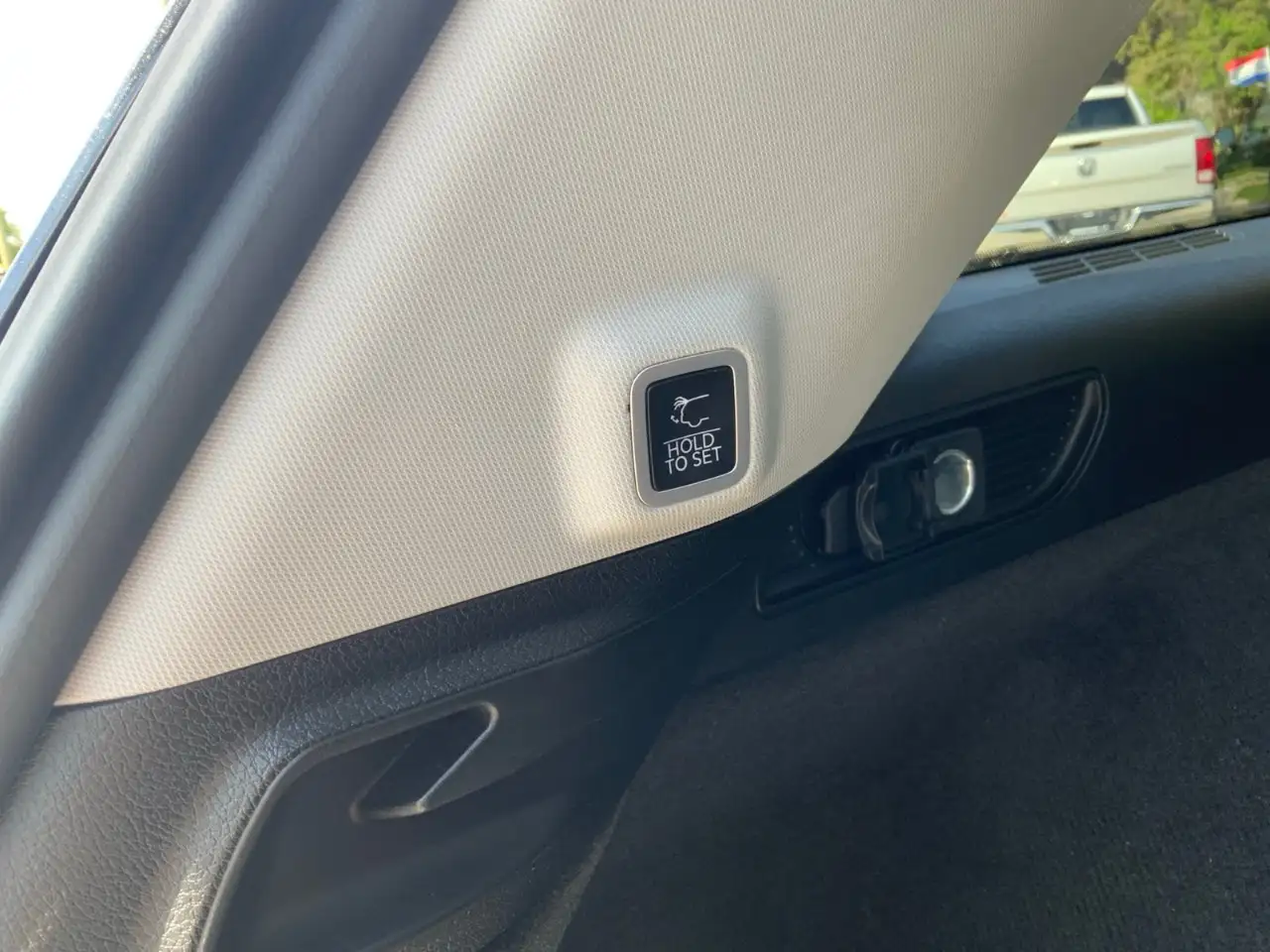 Jeep Grand Cherokee - Image 24