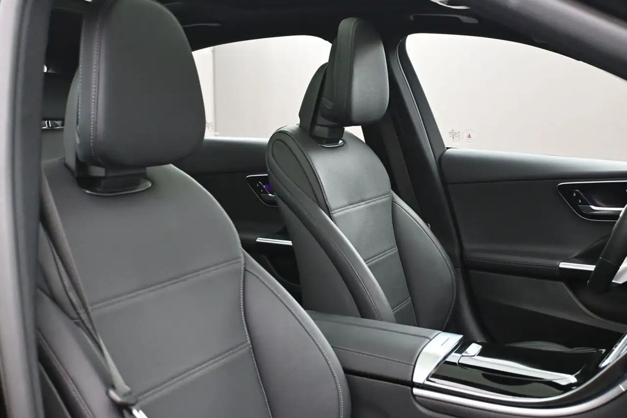 Mercedes-Benz C-Class - Image 27