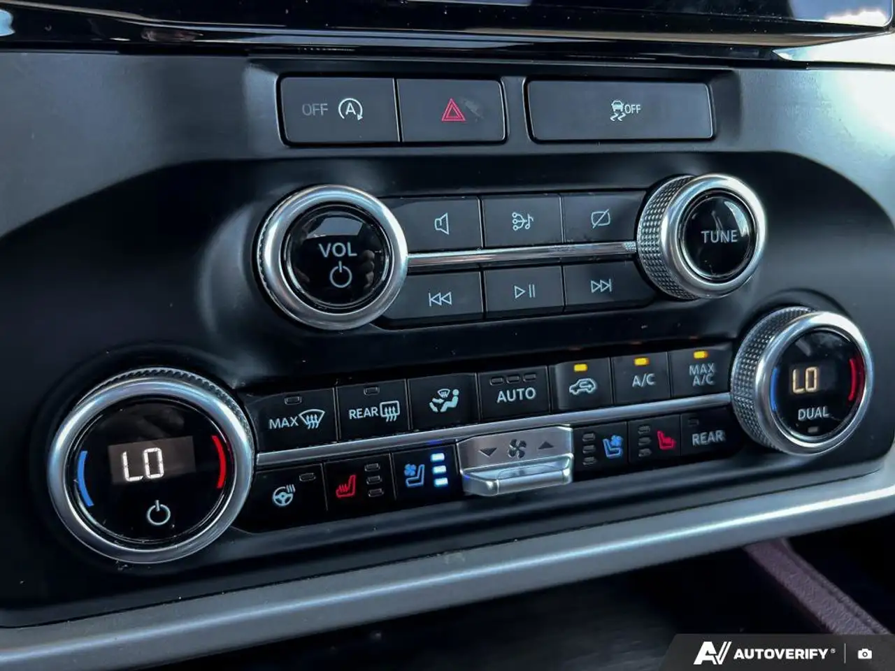 Ford Expedition - Image 18