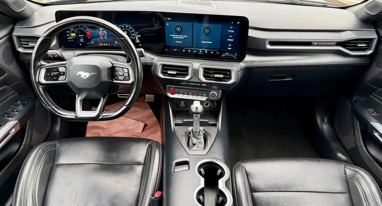 Ford Mustang - Image 9
