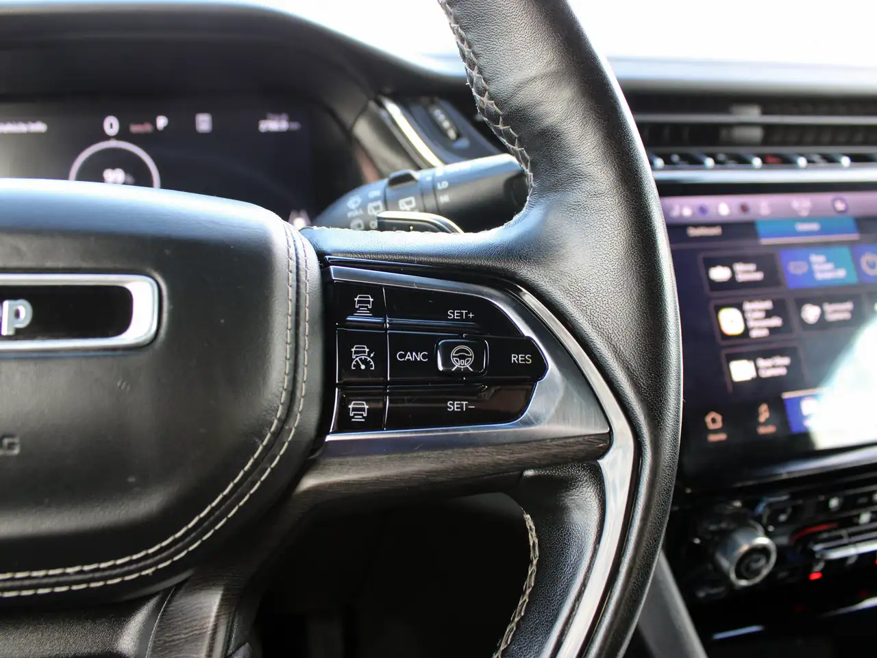 Jeep Grand Cherokee - Image 25