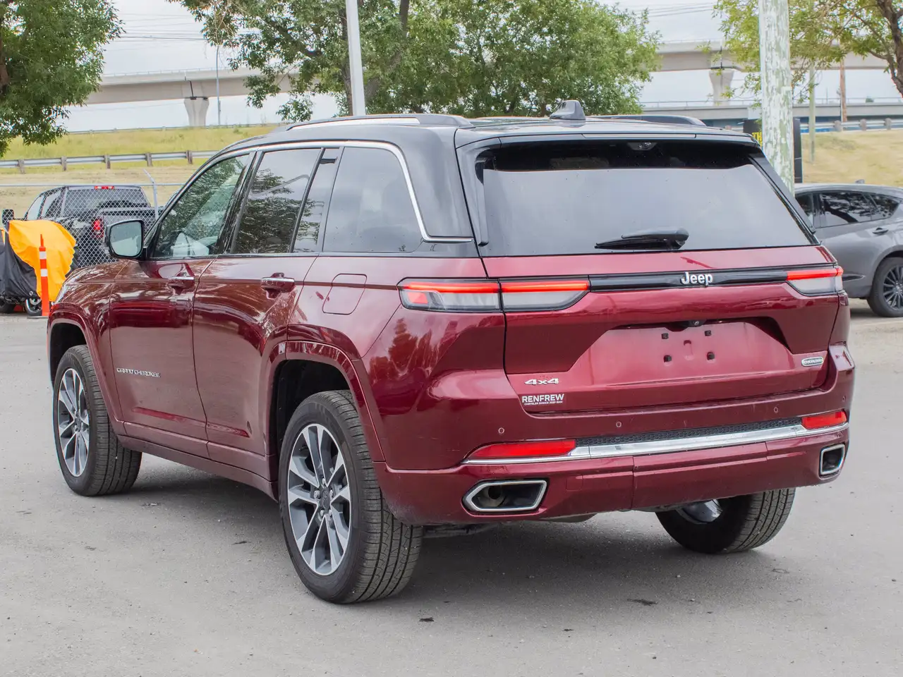 Jeep Grand Cherokee - Image 13