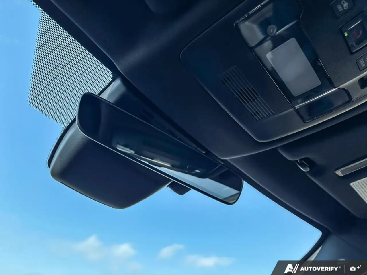 Lexus UX - Image 21