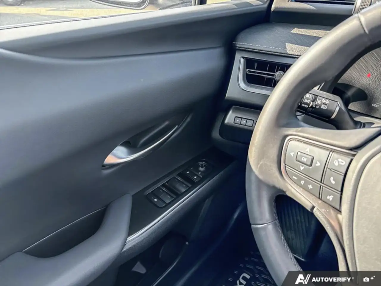 Lexus UX - Image 17