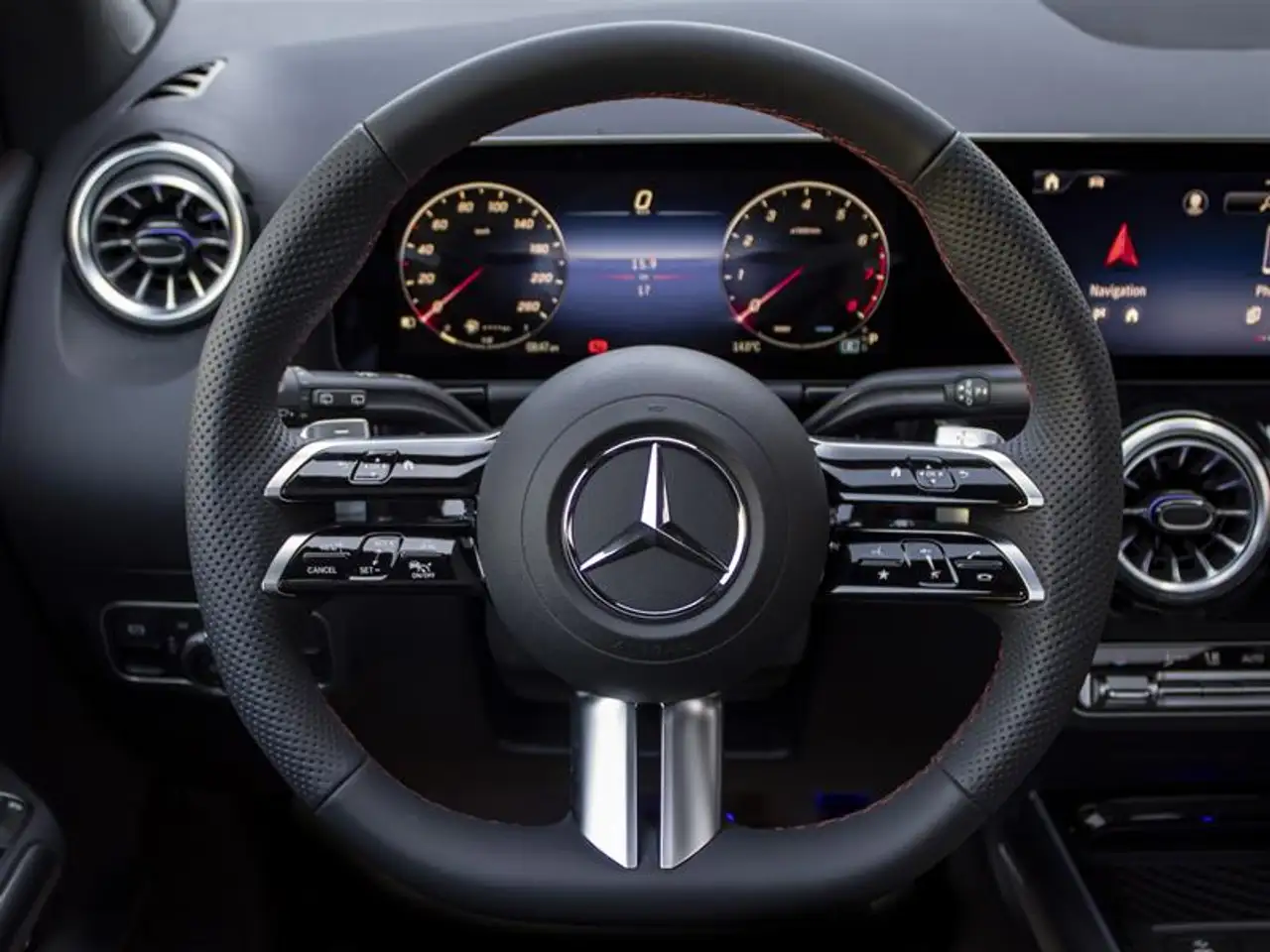 Mercedes-Benz GLA - Image 13