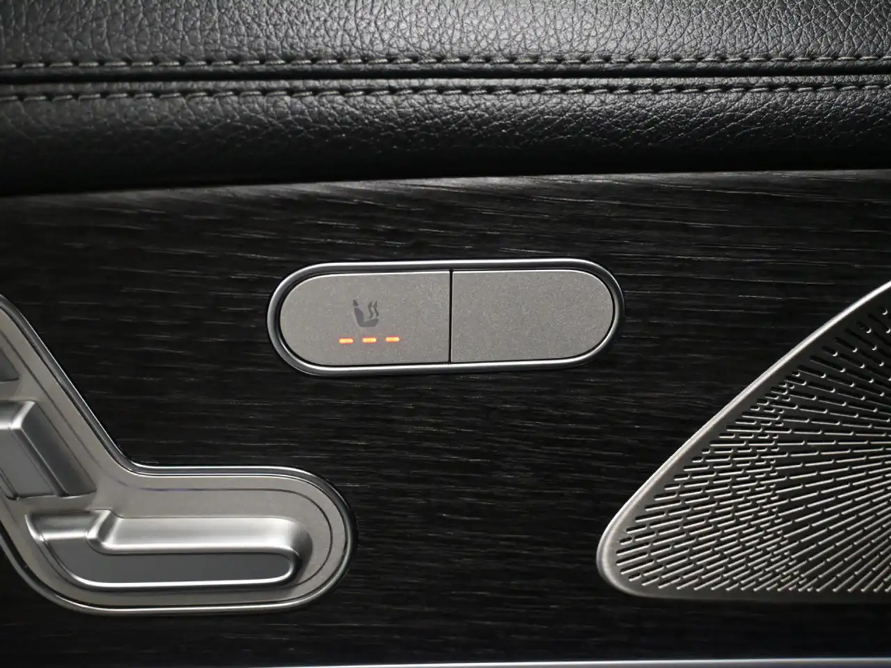 Mercedes-Benz GLS - Image 28