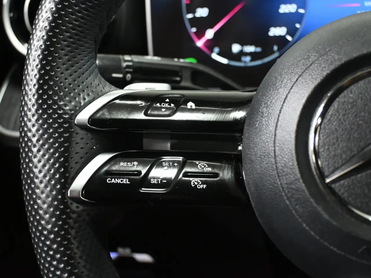 Mercedes-Benz C-Class - Image 14