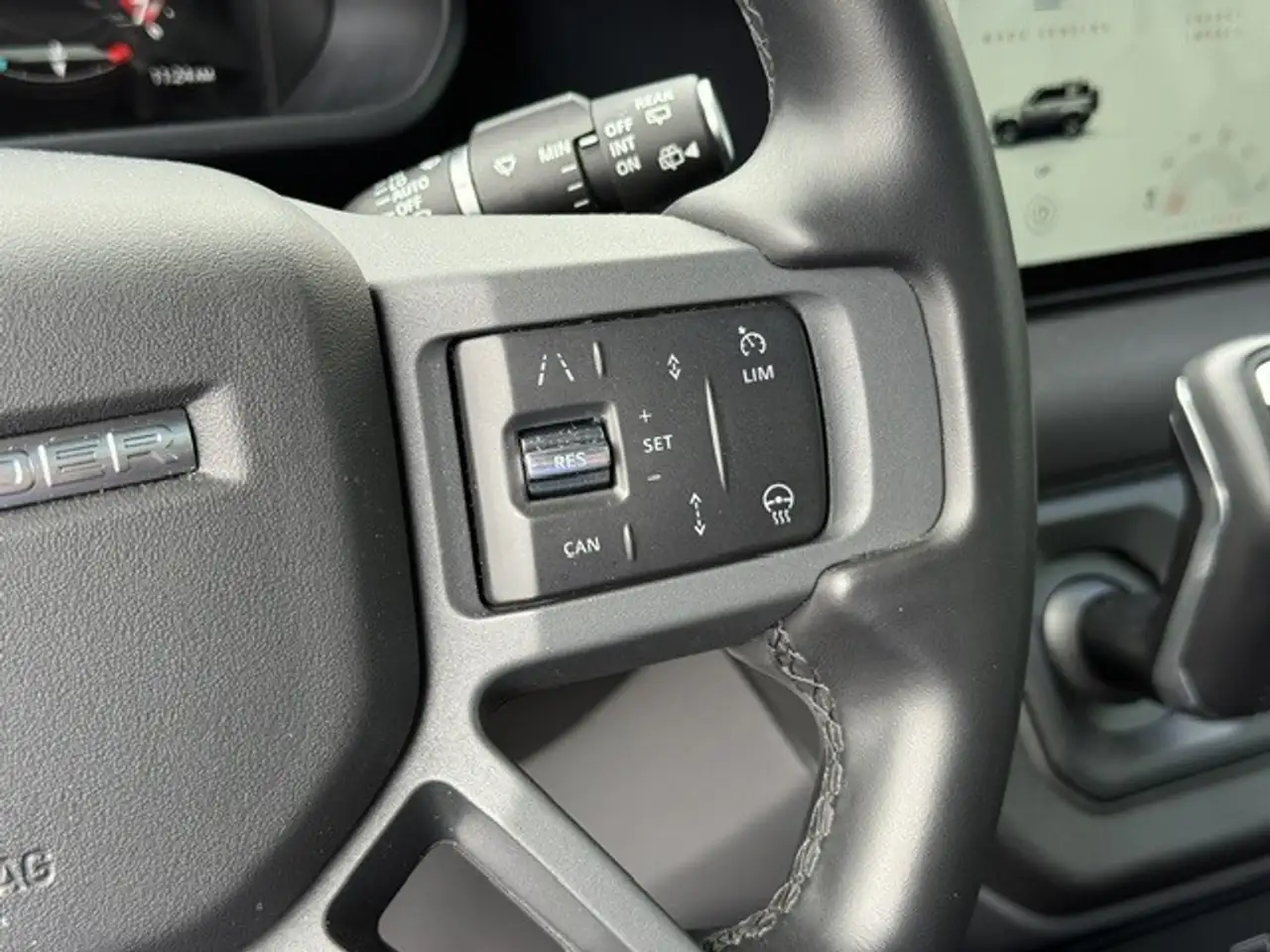 Land Rover Defender - Image 28
