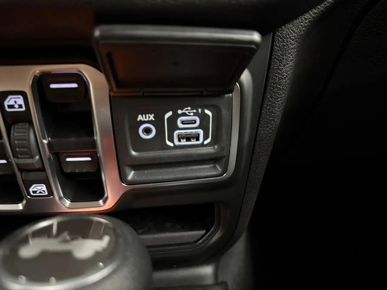 Jeep Wrangler - Image 26