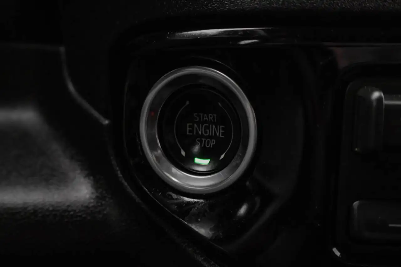 Chevrolet Silverado 1500 - Image 23