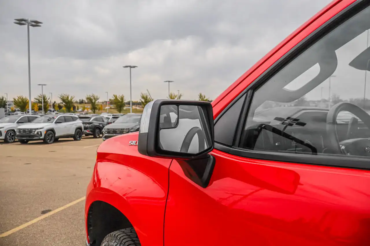 Chevrolet Silverado 1500 - Image 14