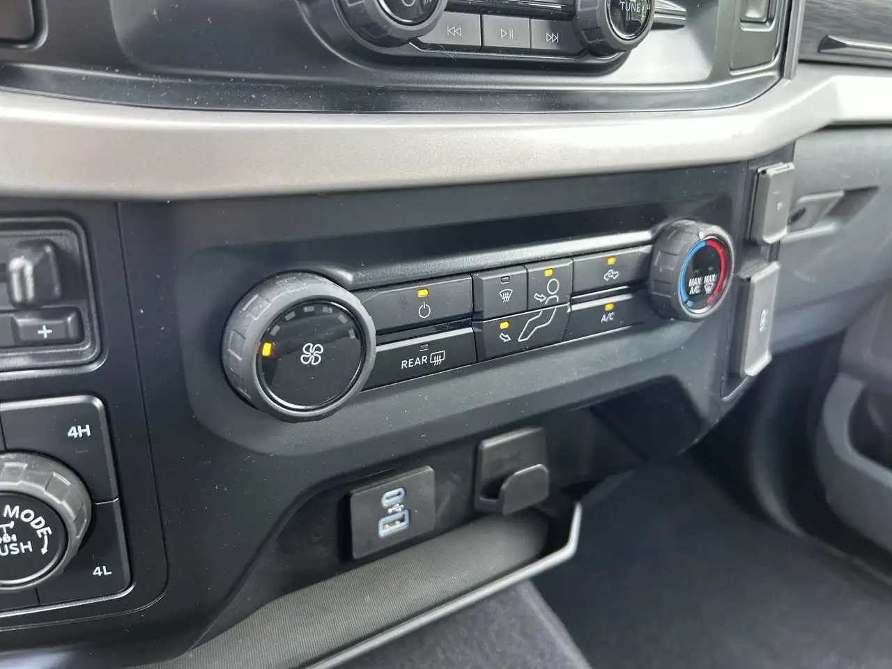Ford F-150 - Image 23