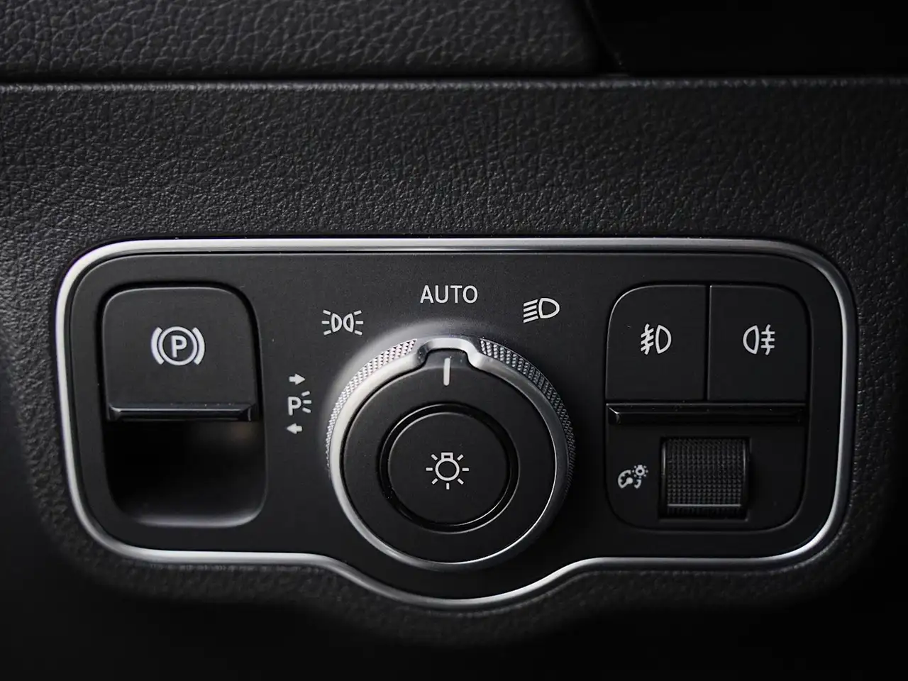 Mercedes-Benz GLA - Image 22