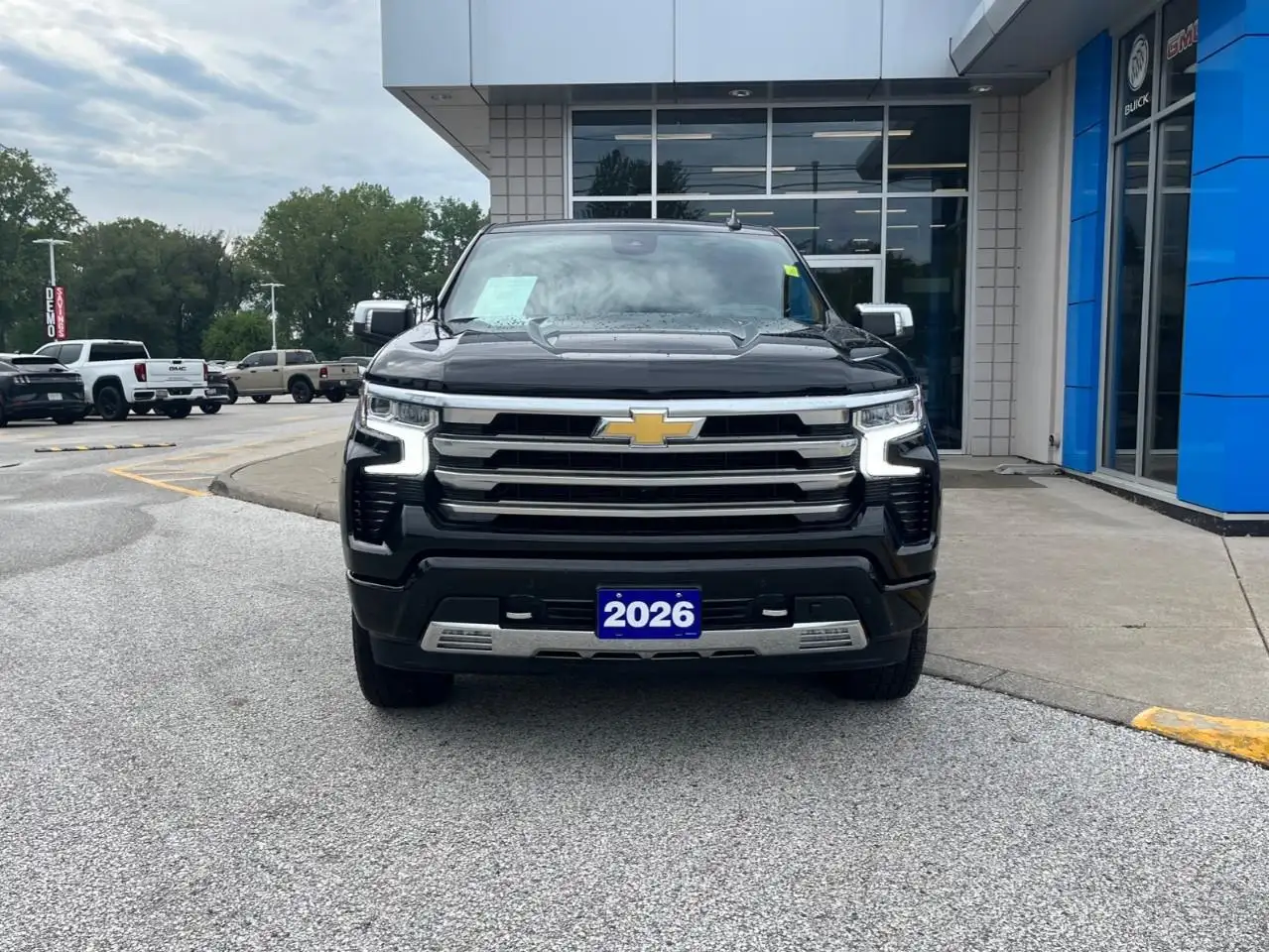 Chevrolet Silverado 1500 - Image 2