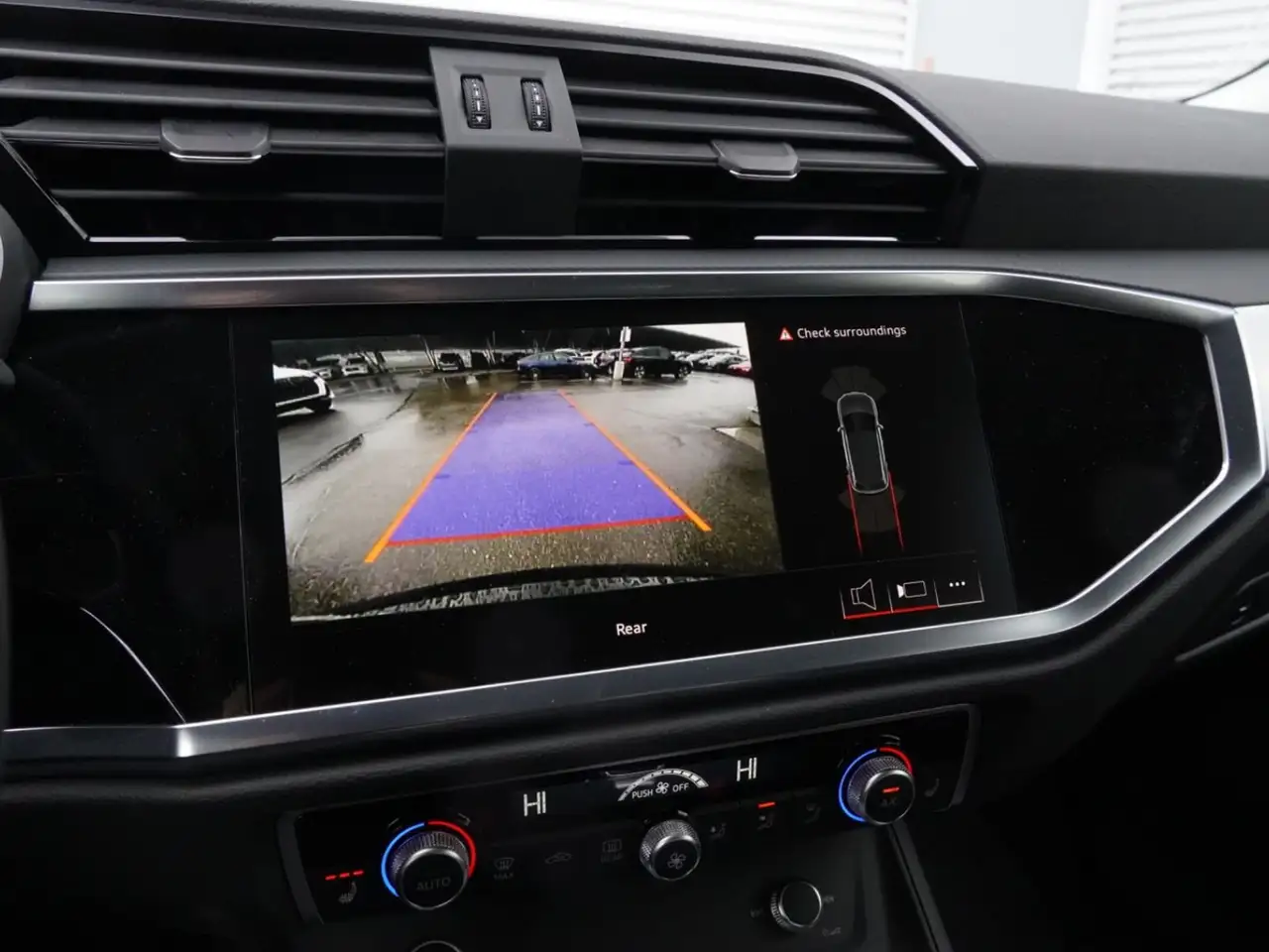 Audi Q3 - Image 16