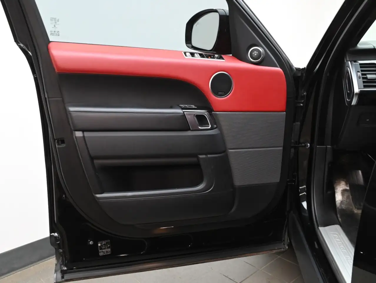 Land Rover Range Rover Sport - Image 9