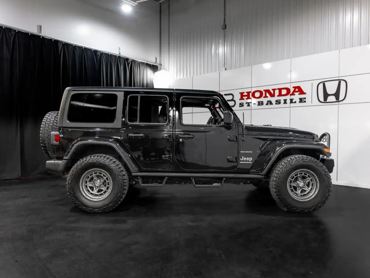 Jeep Wrangler - Image 9