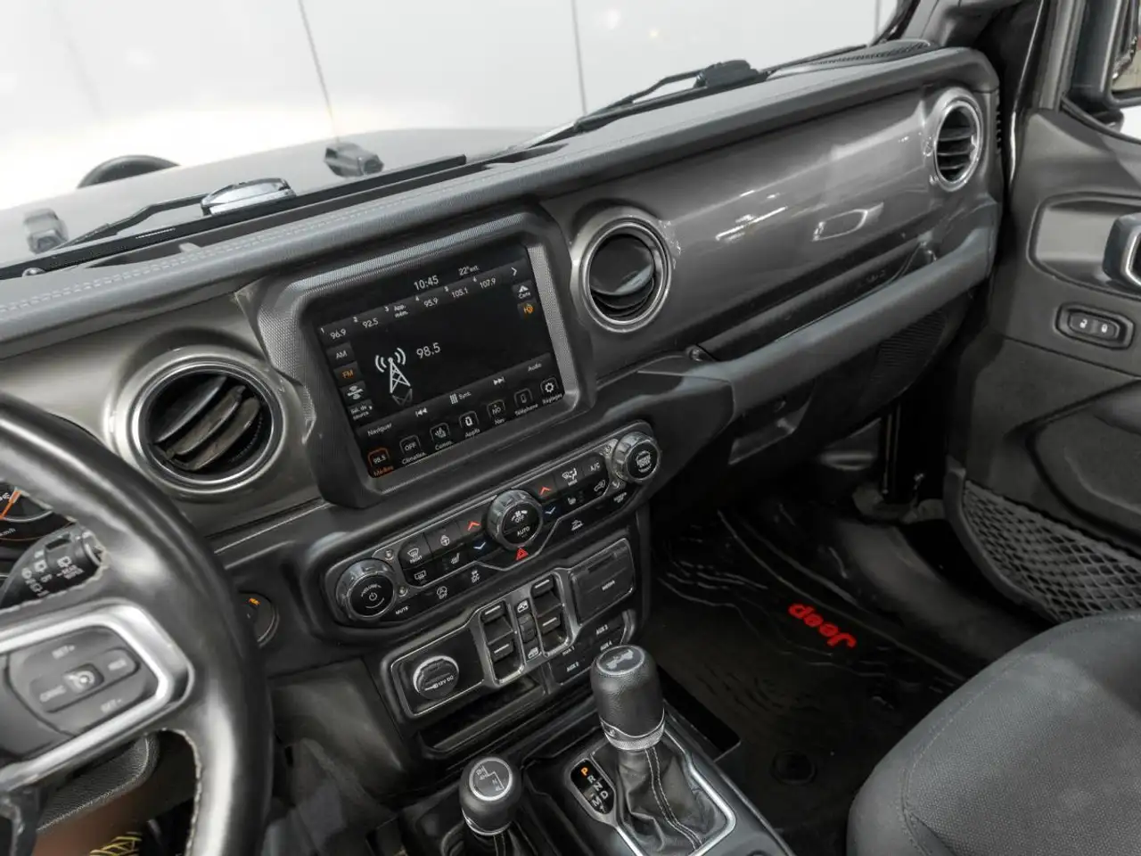 Jeep Wrangler - Image 22