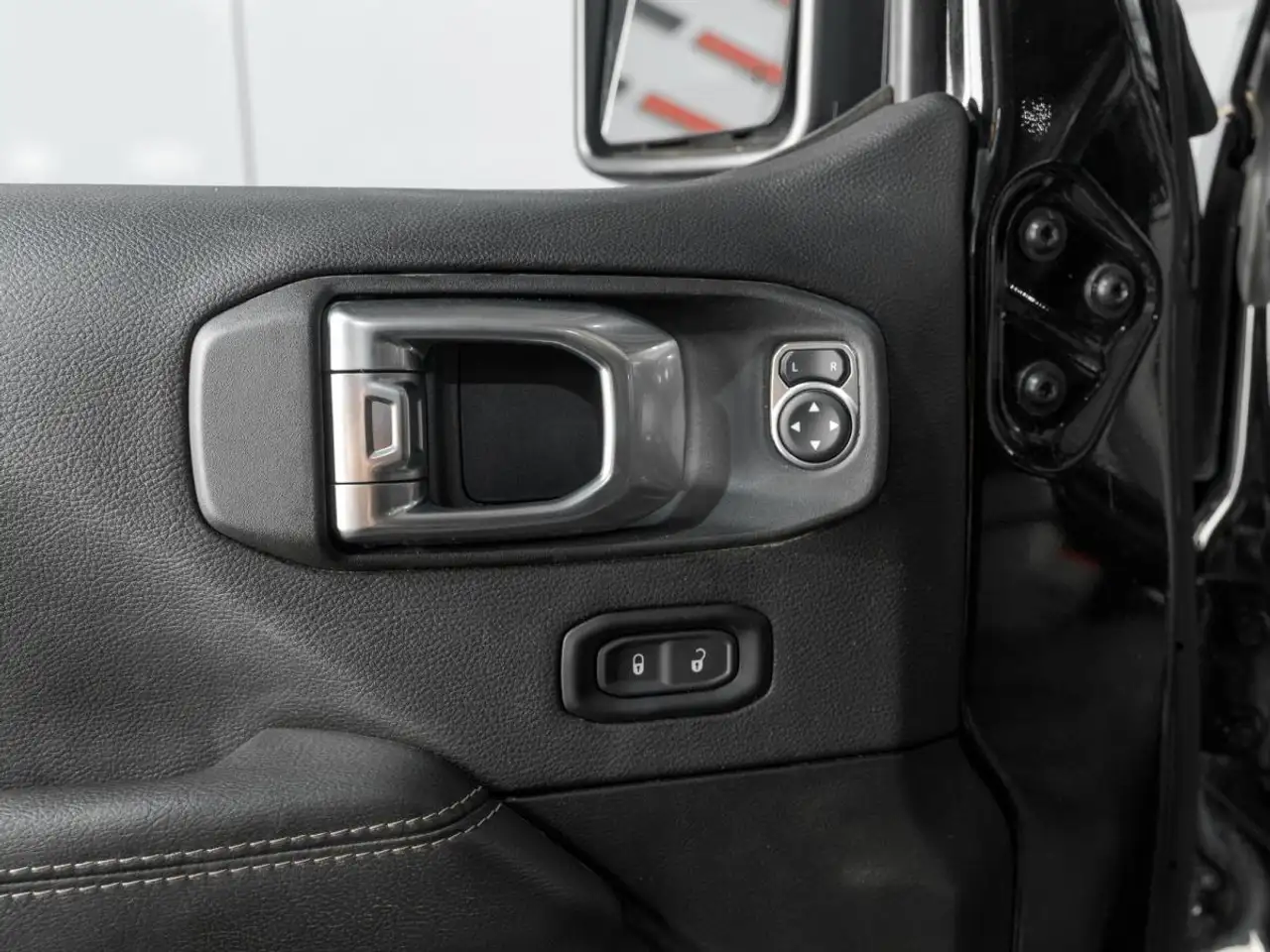 Jeep Wrangler - Image 17
