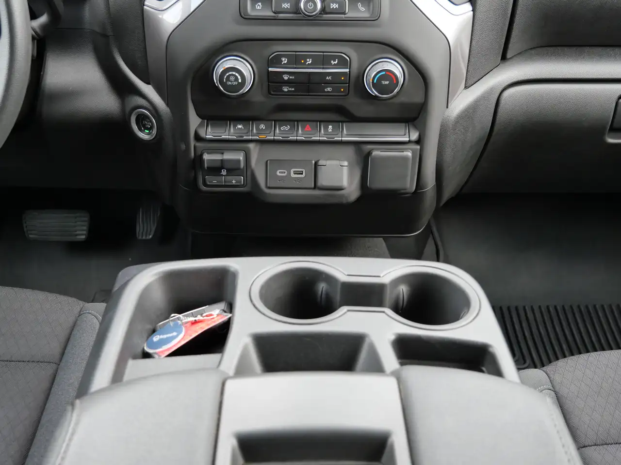 Chevrolet Silverado 1500 - Image 20