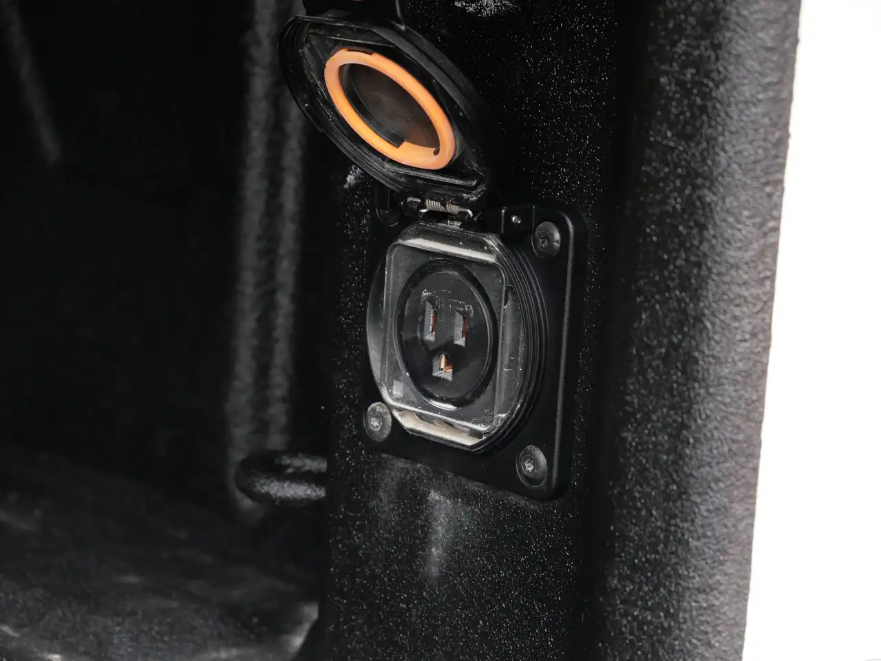 Chevrolet Silverado 1500 - Image 22