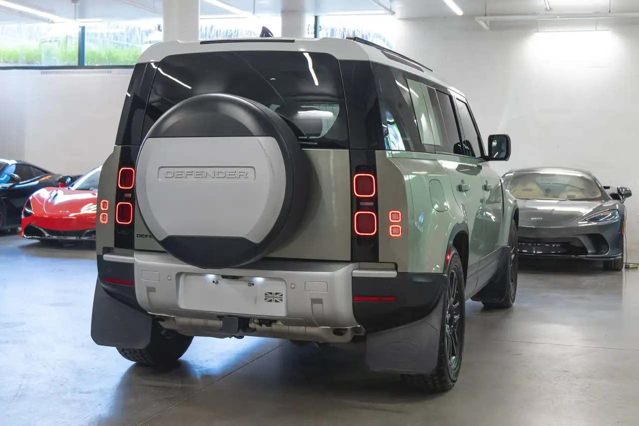 Land Rover Defender - Image 8