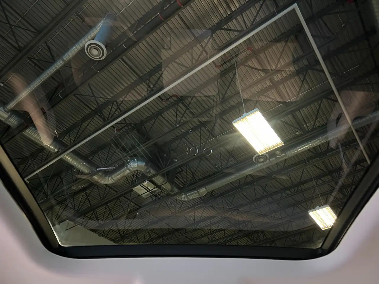 Land Rover Defender - Image 18