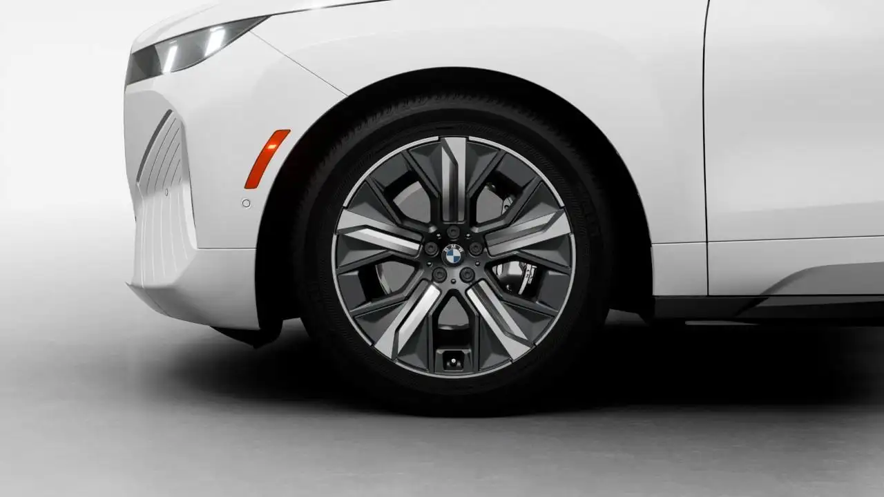 BMW iX - Image 7