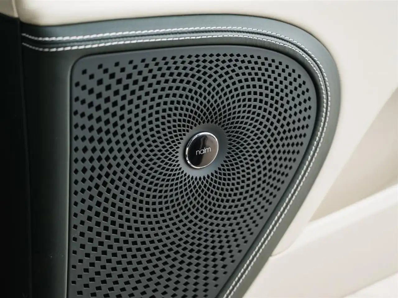 Bentley Flying Spur - Image 20