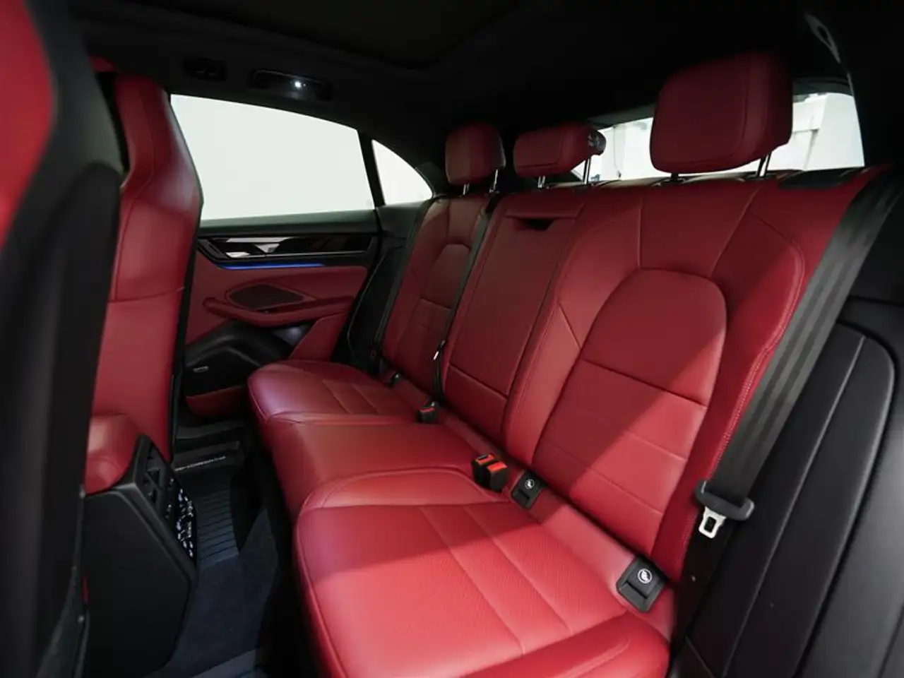 Porsche Macan - Image 14