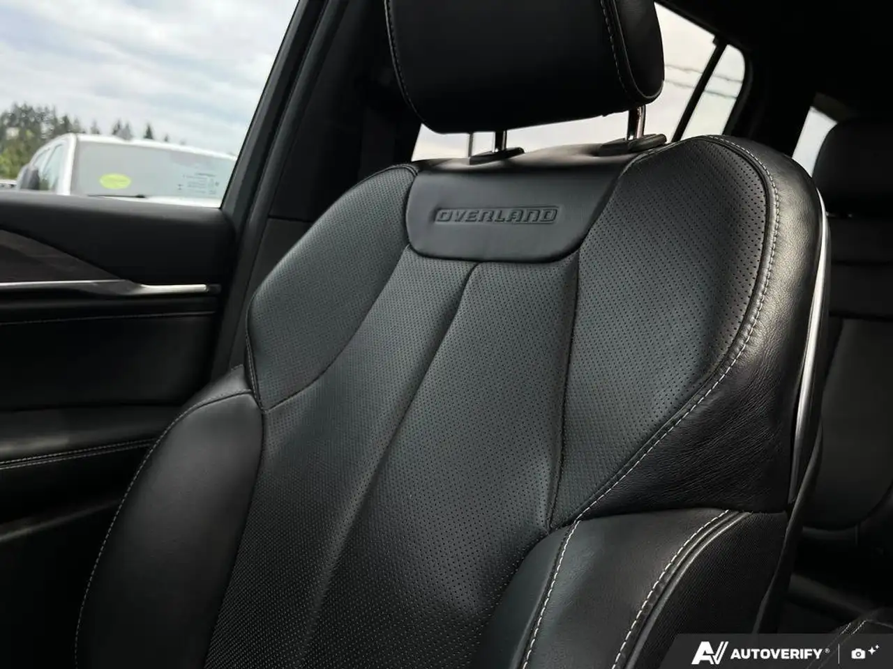 Jeep Grand Cherokee - Image 20