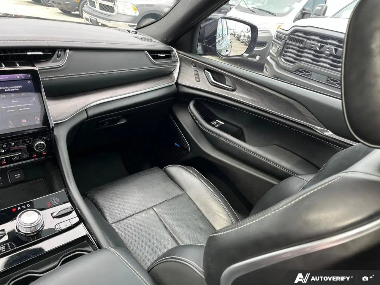 Jeep Grand Cherokee - Image 25