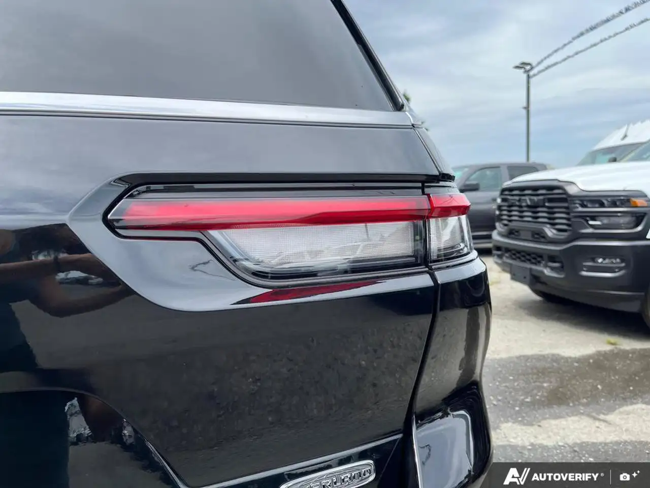 Jeep Grand Cherokee - Image 11