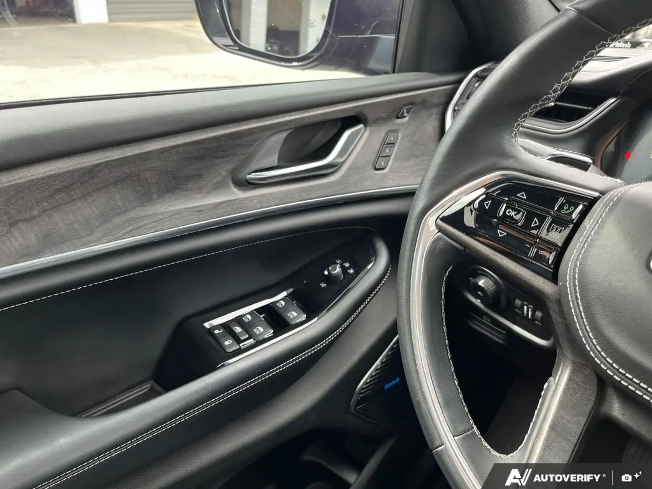 Jeep Grand Cherokee - Image 17