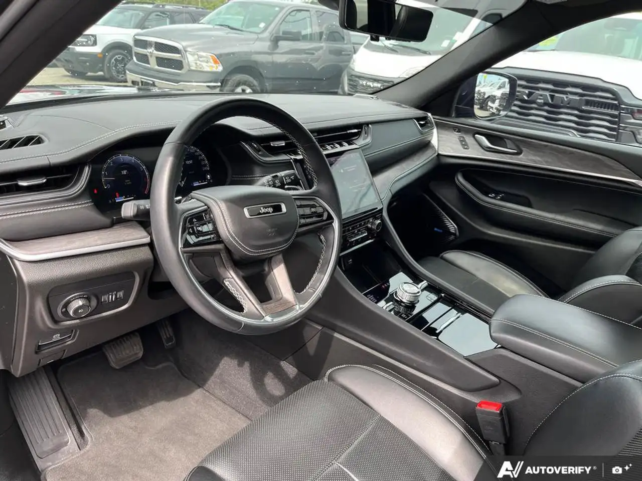 Jeep Grand Cherokee - Image 13