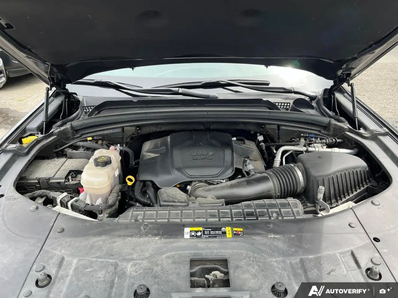 Jeep Grand Cherokee - Image 10