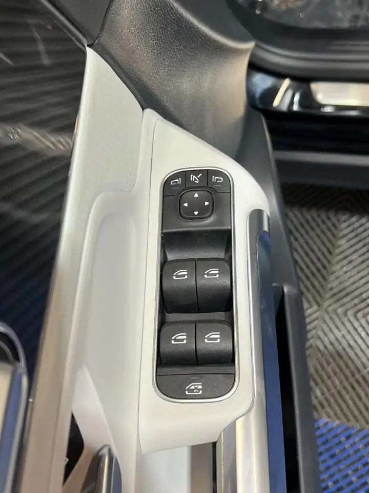 Mercedes-Benz GLB - Image 20