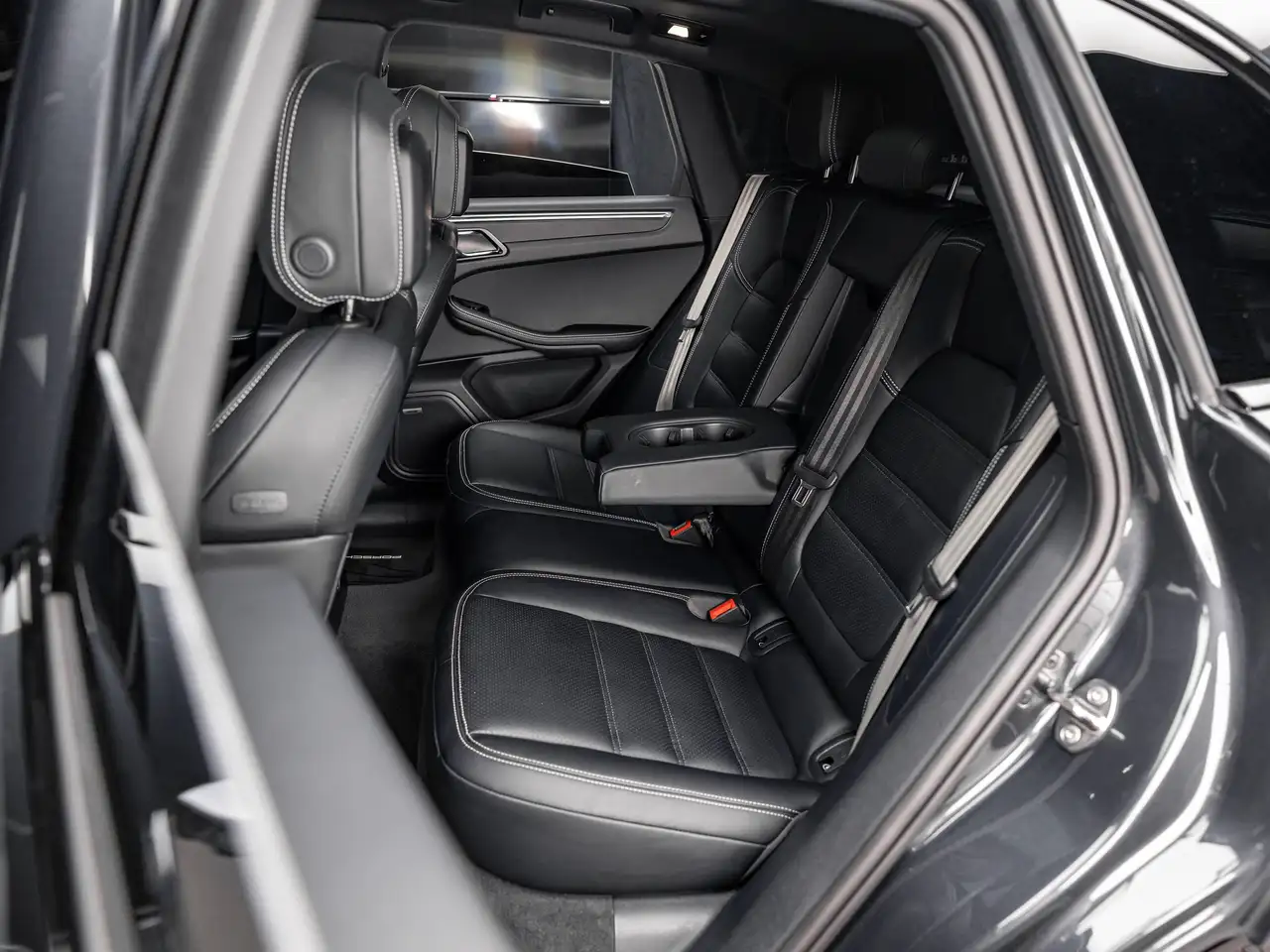 Porsche Macan - Image 29