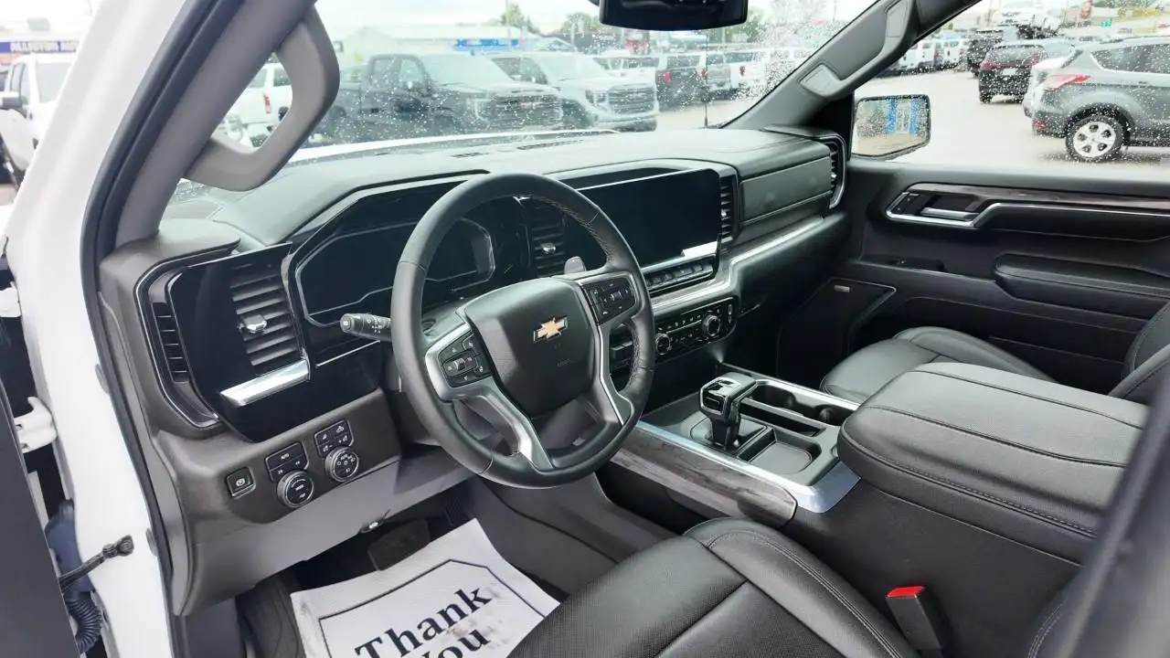 Chevrolet Silverado 1500 - Image 11