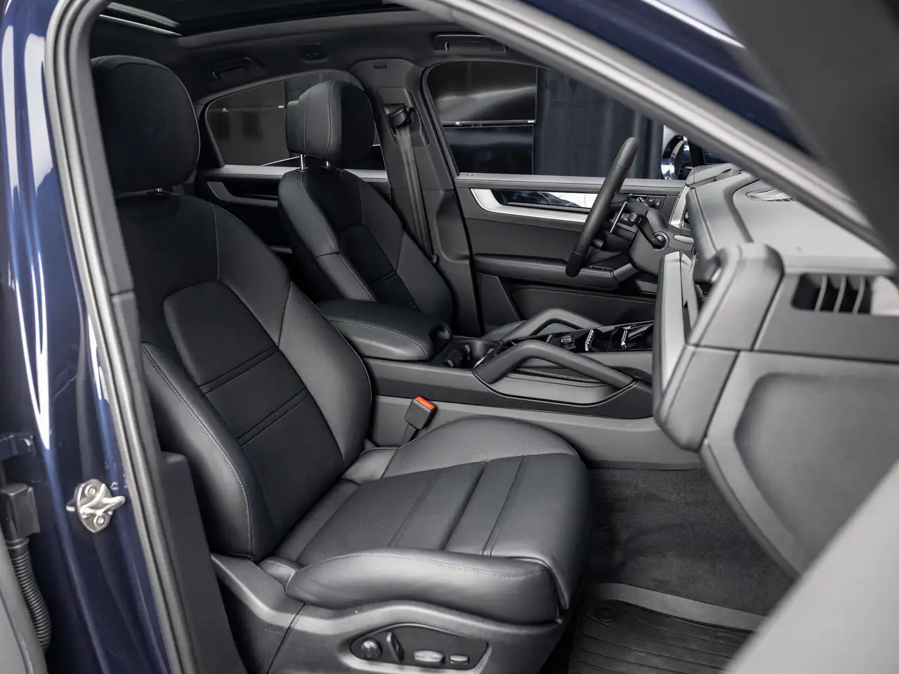 Porsche Cayenne - Image 27