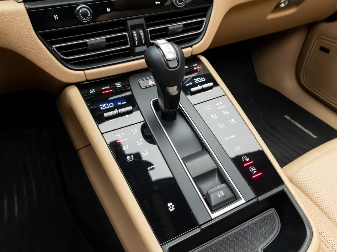 Porsche Macan - Image 19