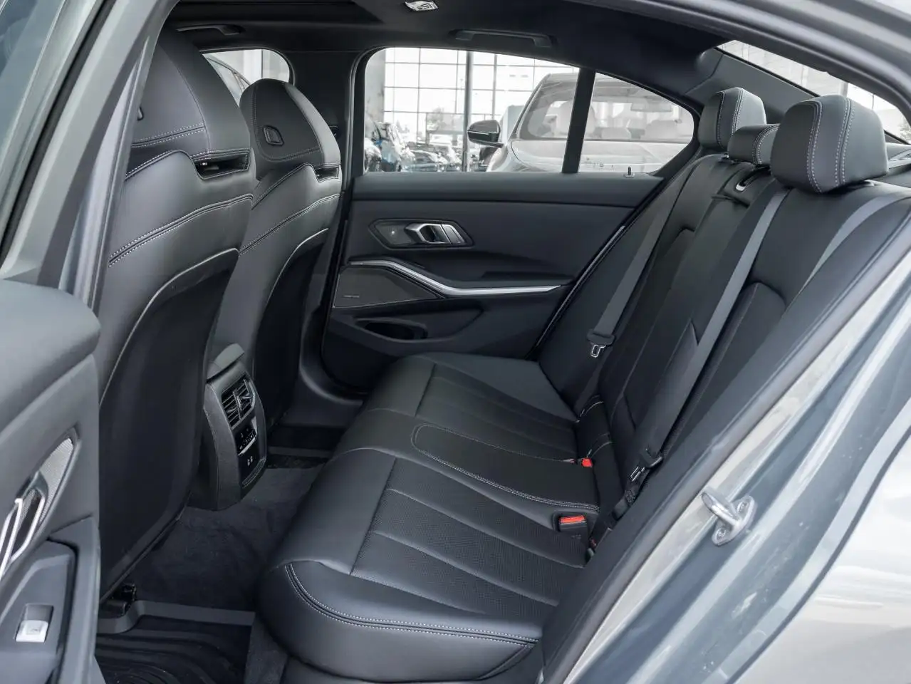 BMW 3 Series - Image 26