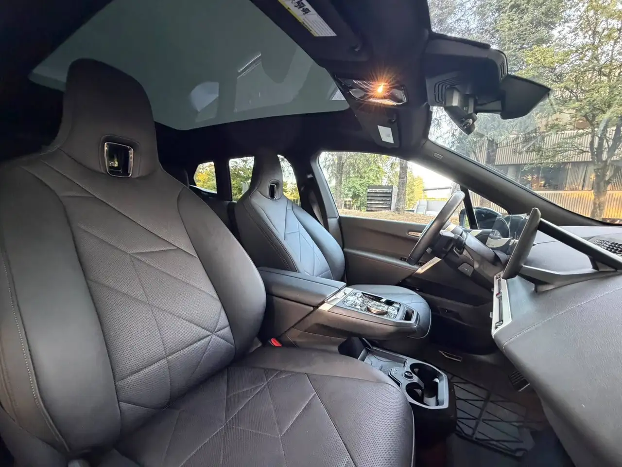 BMW iX - Image 12